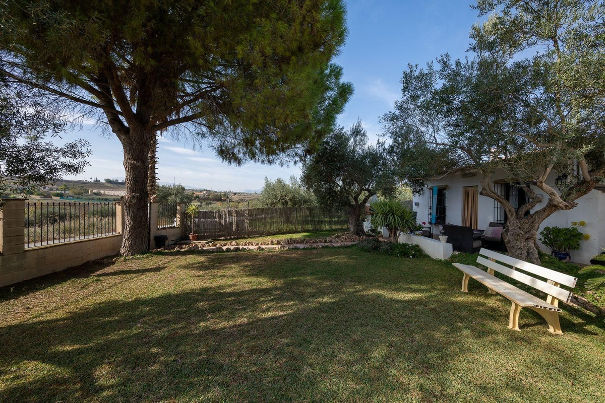 Se vende Finca - Cortijo de 2 dormitorios en Costa Del Sol, Málaga, España