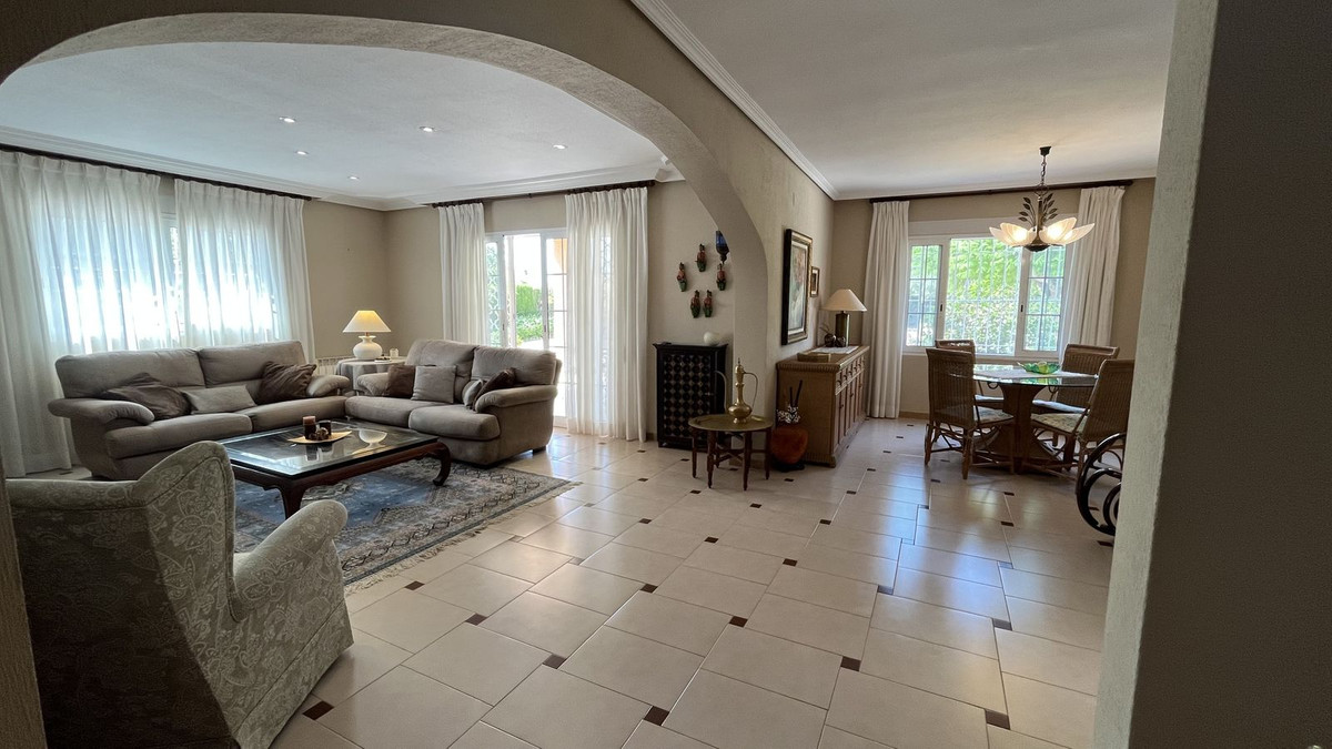 Se vende Villa - Chalet de 4 dormitorios en Costa Blanca, Alicante, España