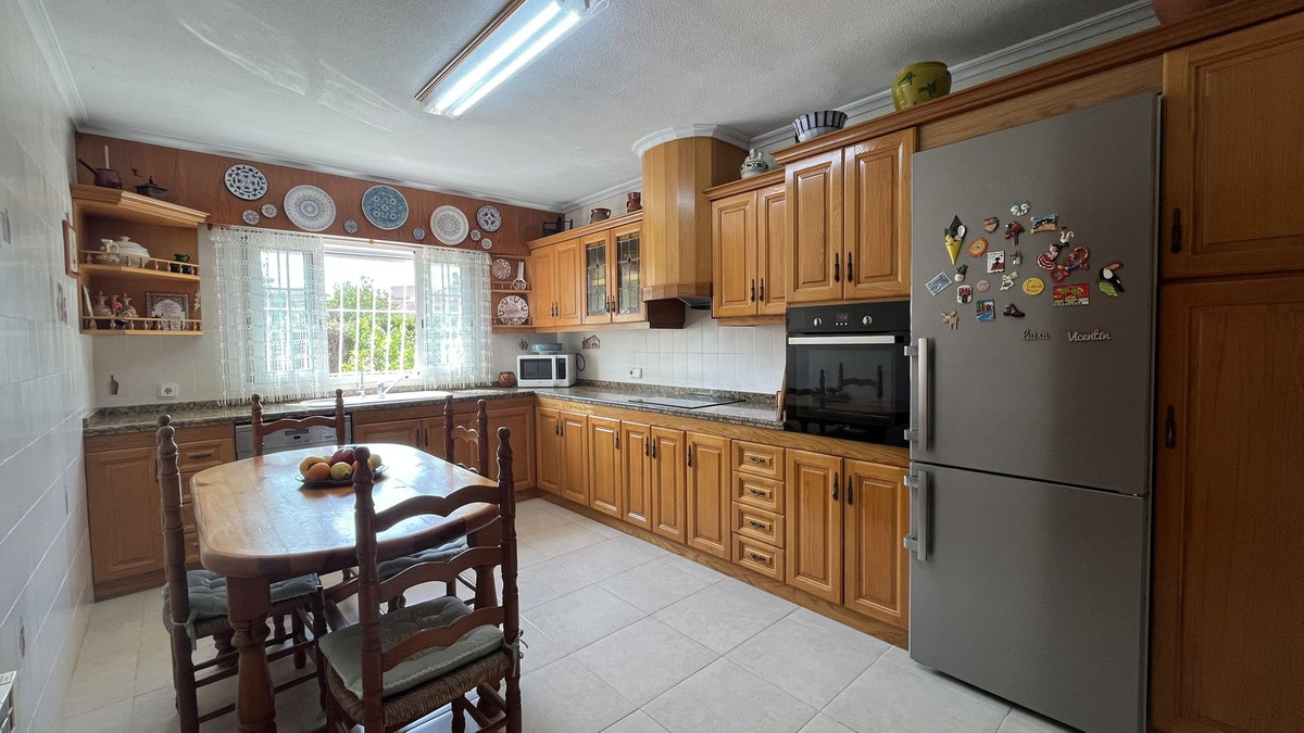 Se vende Villa - Chalet de 4 dormitorios en Costa Blanca, Alicante, España