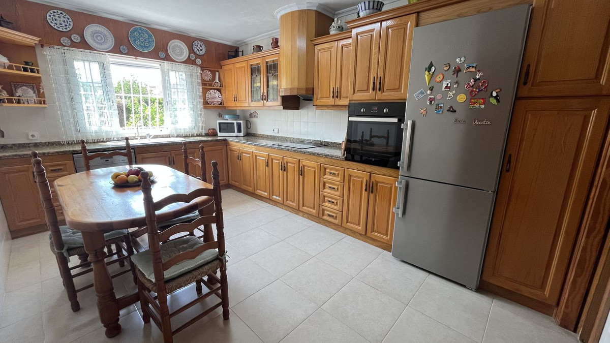 Se vende Villa - Chalet de 4 dormitorios en Costa Blanca, Alicante, España