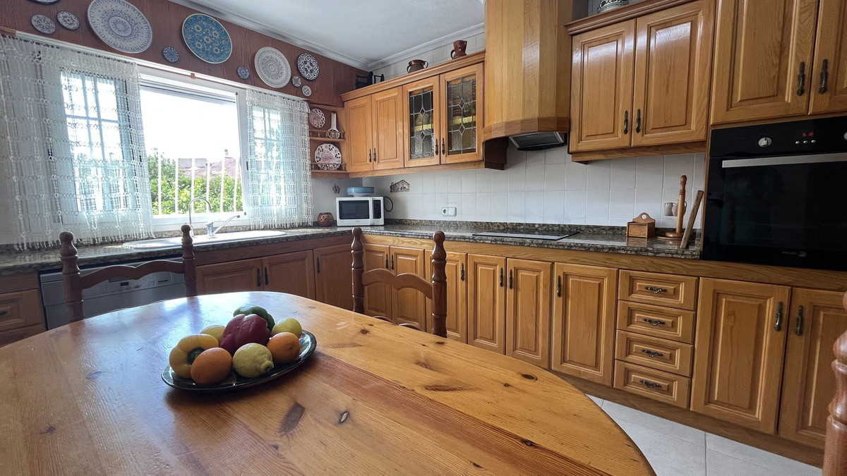 Se vende Villa - Chalet de 4 dormitorios en Costa Blanca, Alicante, España