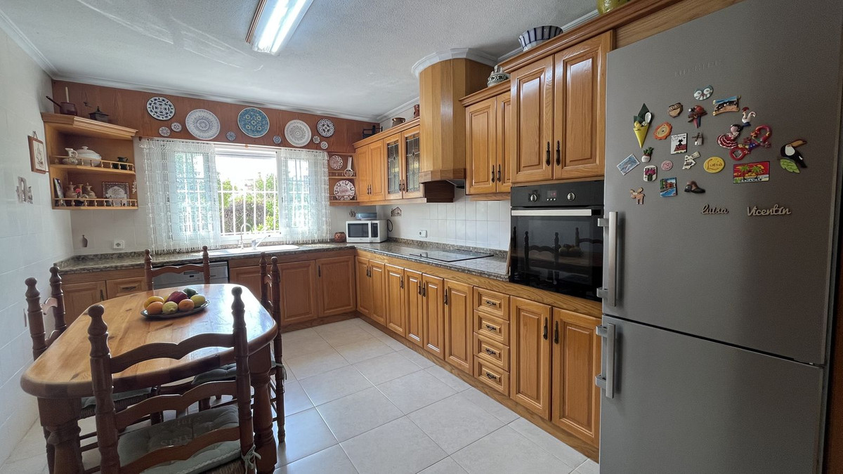Se vende Villa - Chalet de 4 dormitorios en Costa Blanca, Alicante, España