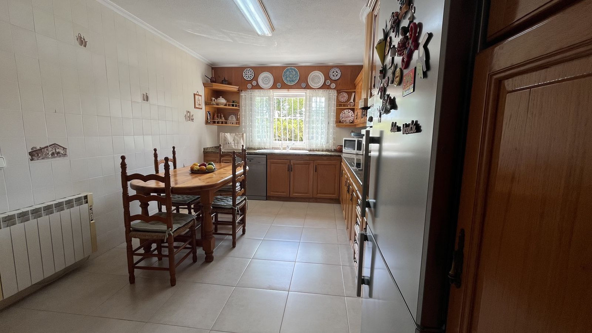 Se vende Villa - Chalet de 4 dormitorios en Costa Blanca, Alicante, España