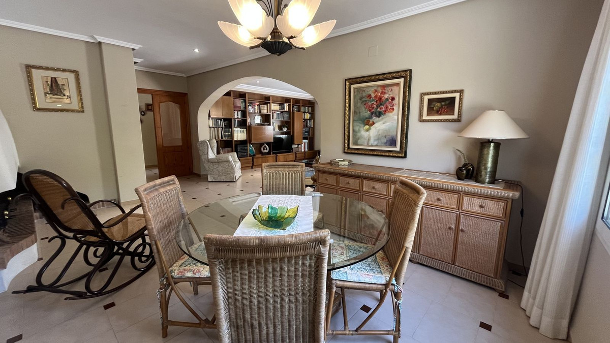 Se vende Villa - Chalet de 4 dormitorios en Costa Blanca, Alicante, España