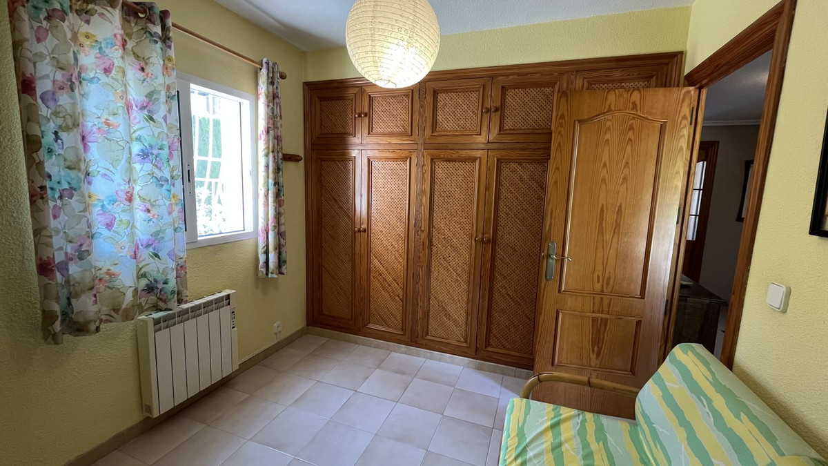 Se vende Villa - Chalet de 4 dormitorios en Costa Blanca, Alicante, España