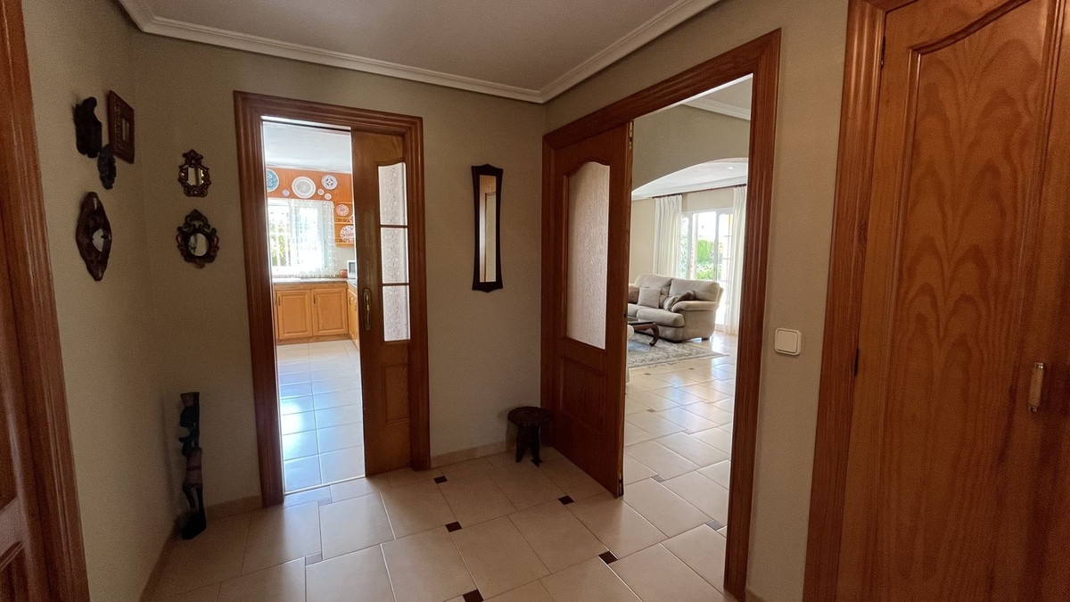 Se vende Villa - Chalet de 4 dormitorios en Costa Blanca, Alicante, España