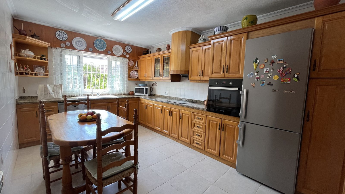 Se vende Villa - Chalet de 4 dormitorios en Costa Blanca, Alicante, España