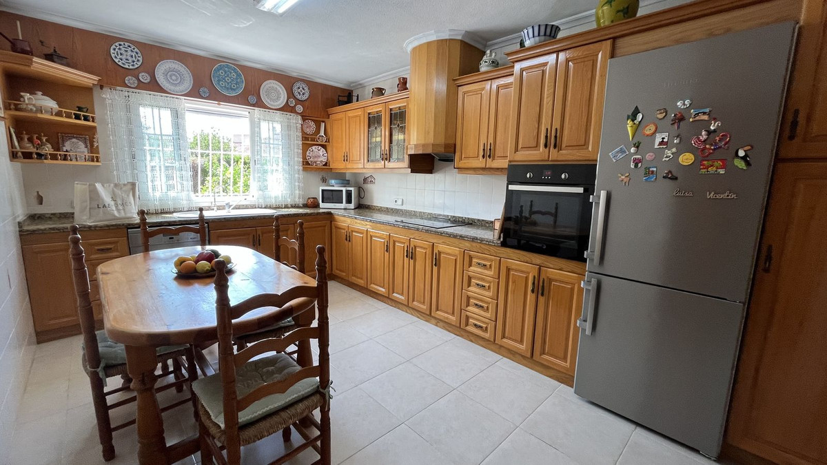 Se vende Villa - Chalet de 4 dormitorios en Costa Blanca, Alicante, España
