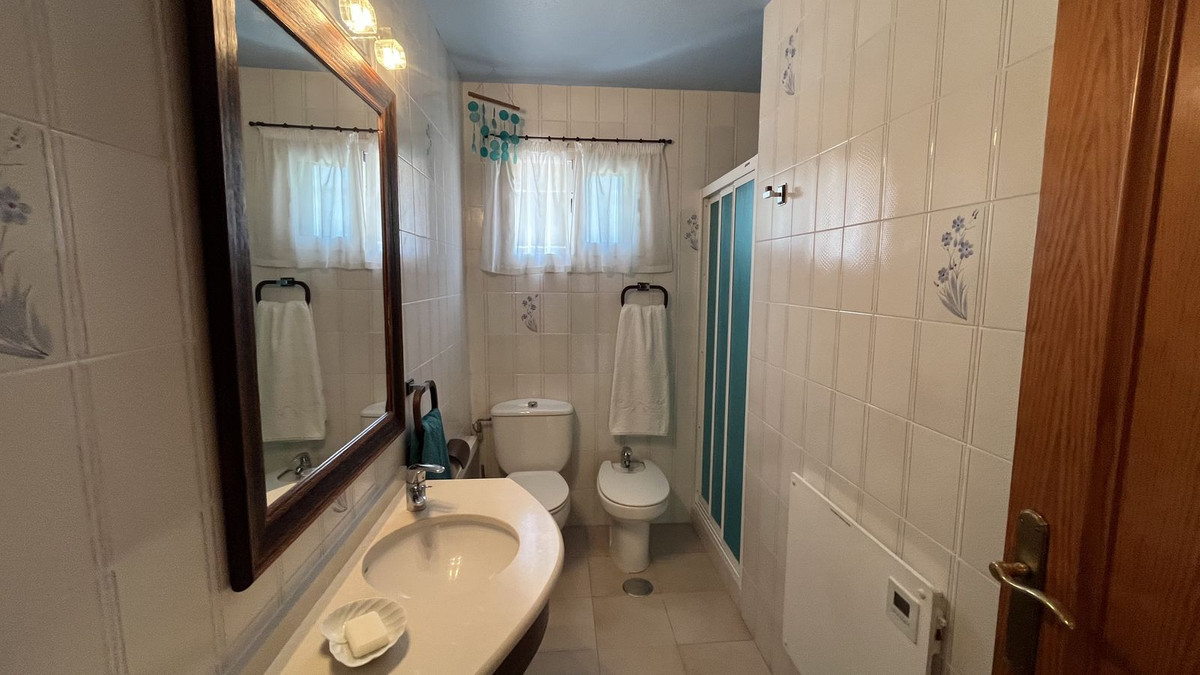 Se vende Villa - Chalet de 4 dormitorios en Costa Blanca, Alicante, España