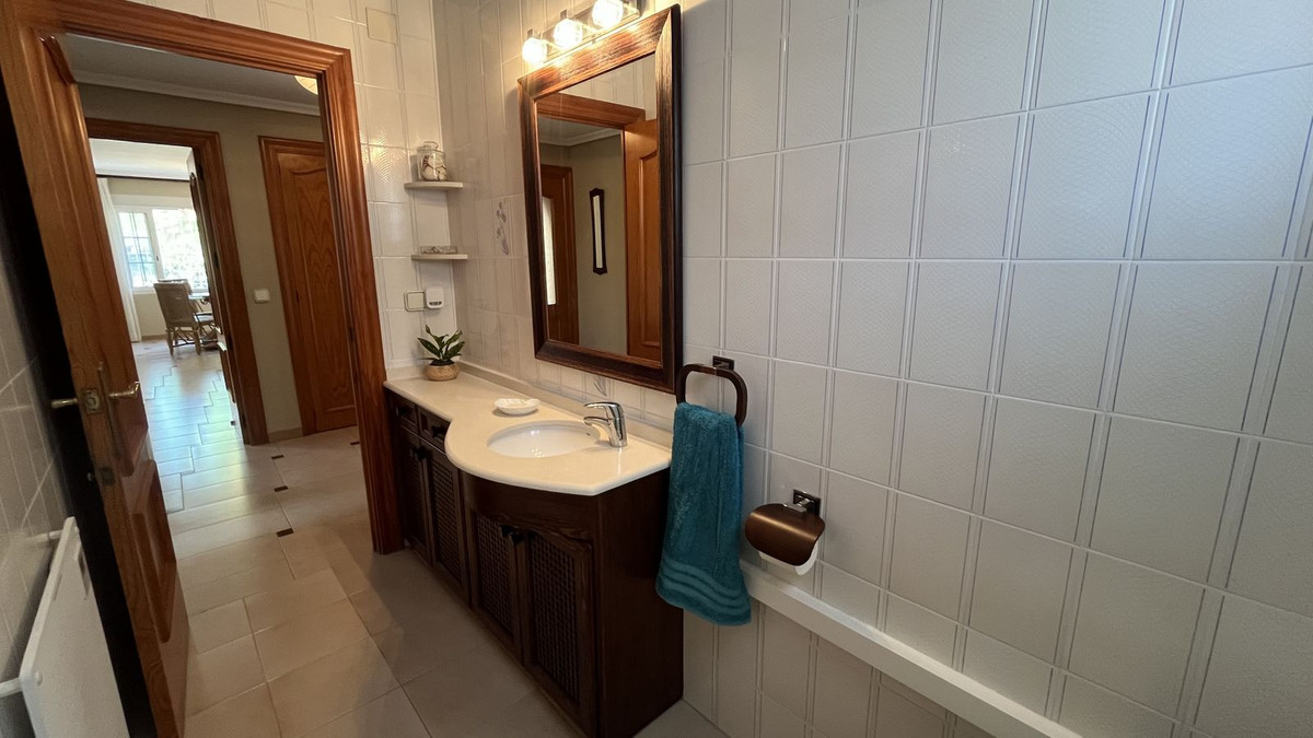 Se vende Villa - Chalet de 4 dormitorios en Costa Blanca, Alicante, España
