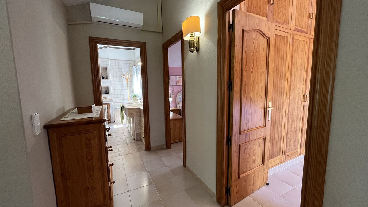 Se vende Villa - Chalet de 4 dormitorios en Costa Blanca, Alicante, España