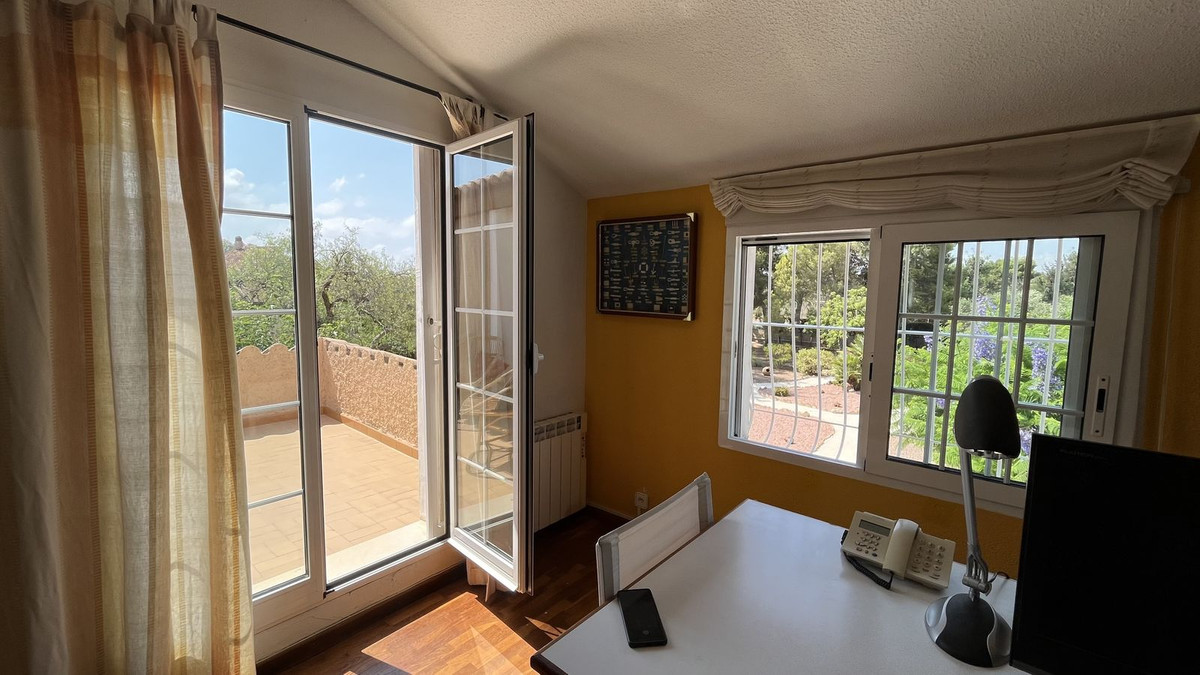 Se vende Villa - Chalet de 4 dormitorios en Costa Blanca, Alicante, España