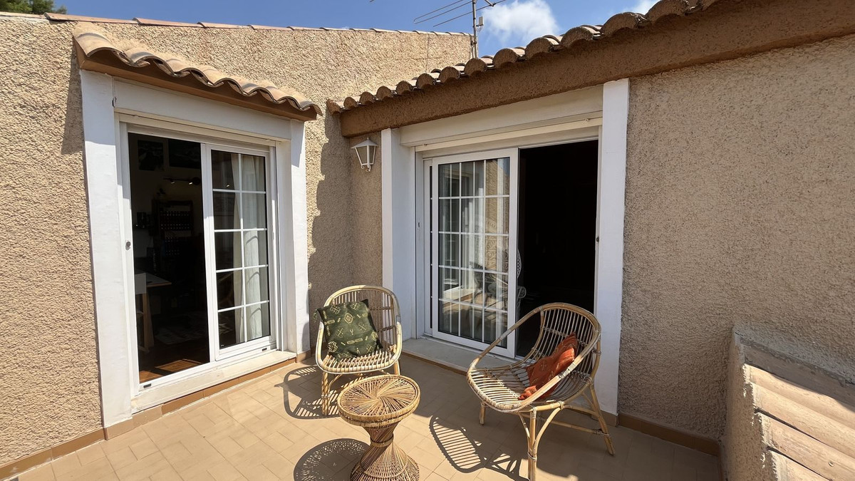 Se vende Villa - Chalet de 4 dormitorios en Costa Blanca, Alicante, España