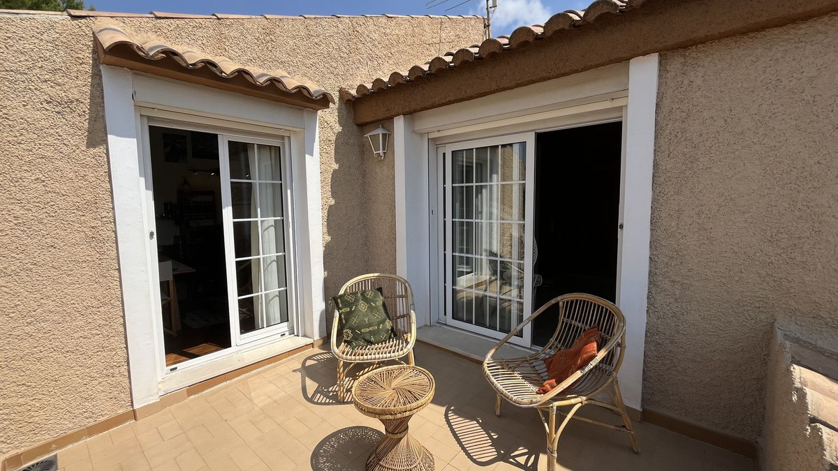 Se vende Villa - Chalet de 4 dormitorios en Costa Blanca, Alicante, España