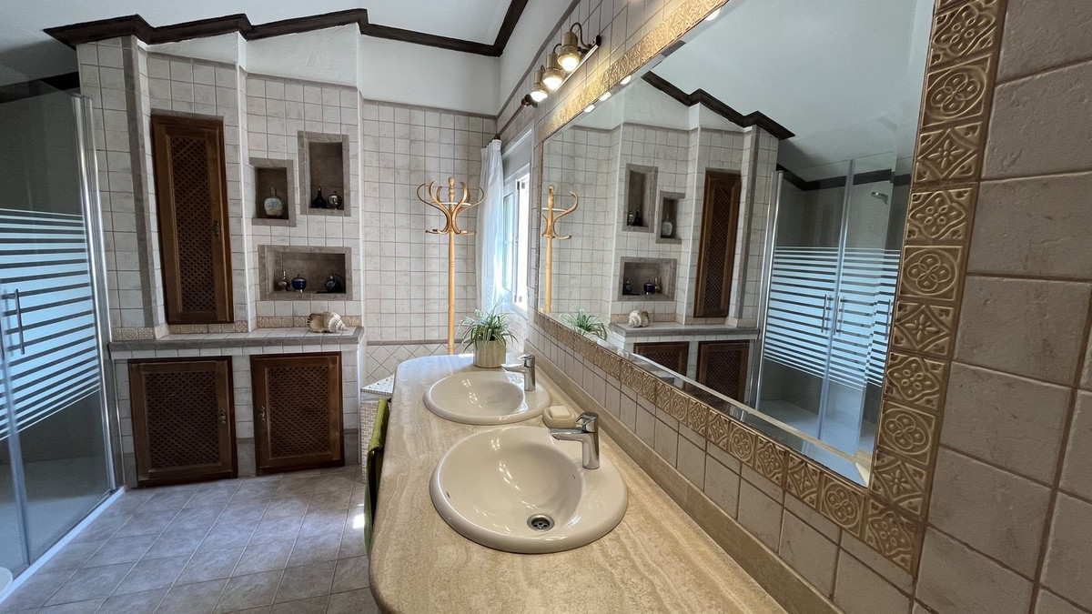 Se vende Villa - Chalet de 4 dormitorios en Costa Blanca, Alicante, España