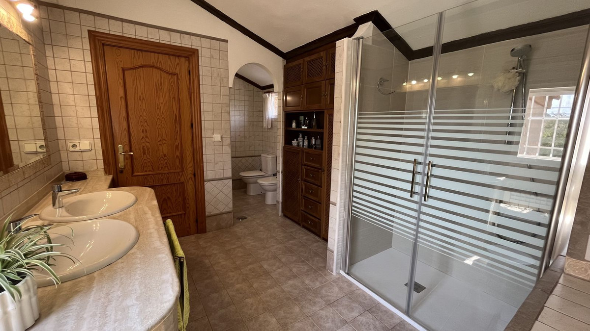 Se vende Villa - Chalet de 4 dormitorios en Costa Blanca, Alicante, España