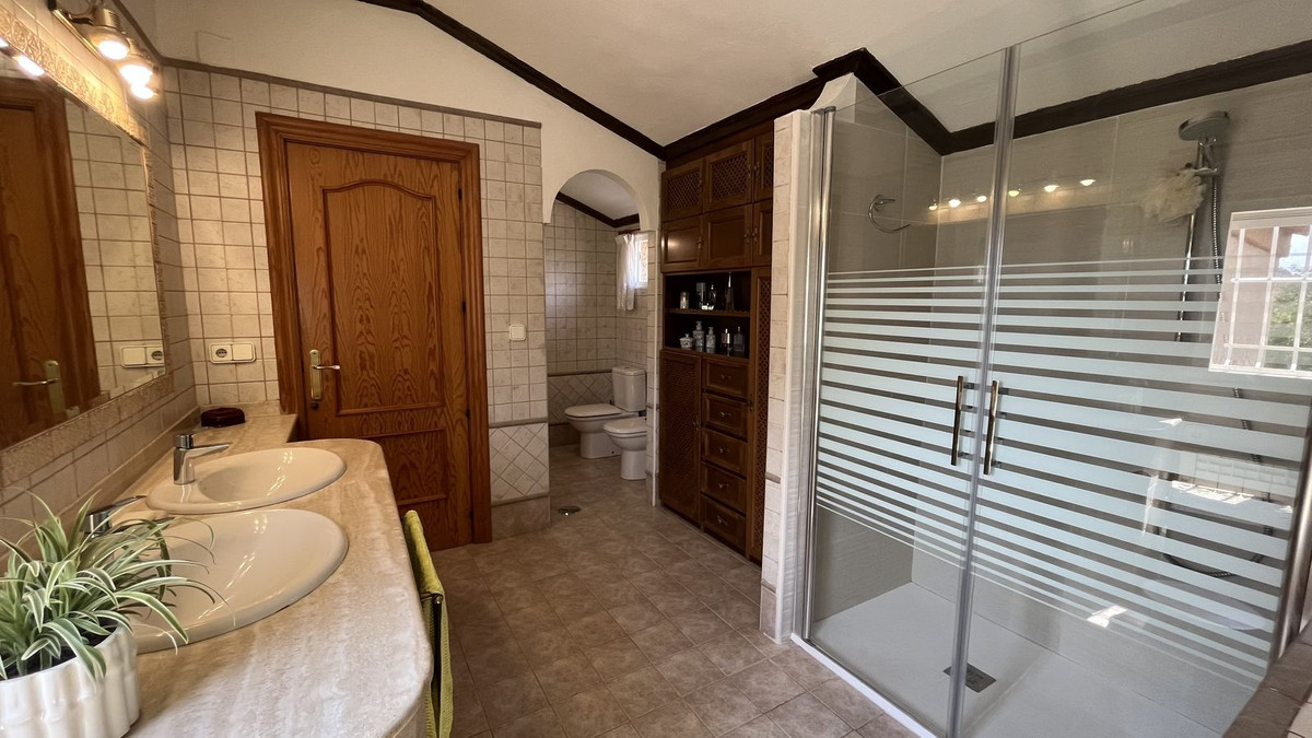 Se vende Villa - Chalet de 4 dormitorios en Costa Blanca, Alicante, España