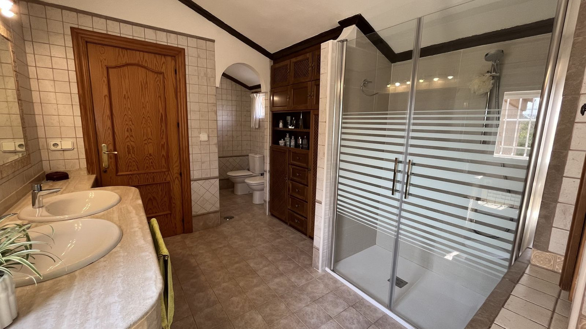 Se vende Villa - Chalet de 4 dormitorios en Costa Blanca, Alicante, España