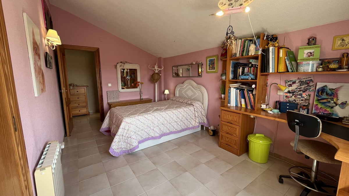 Se vende Villa - Chalet de 4 dormitorios en Costa Blanca, Alicante, España