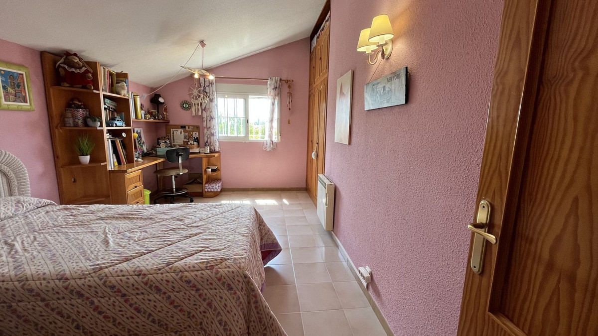 Se vende Villa - Chalet de 4 dormitorios en Costa Blanca, Alicante, España