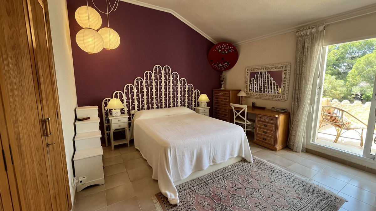 Se vende Villa - Chalet de 4 dormitorios en Costa Blanca, Alicante, España