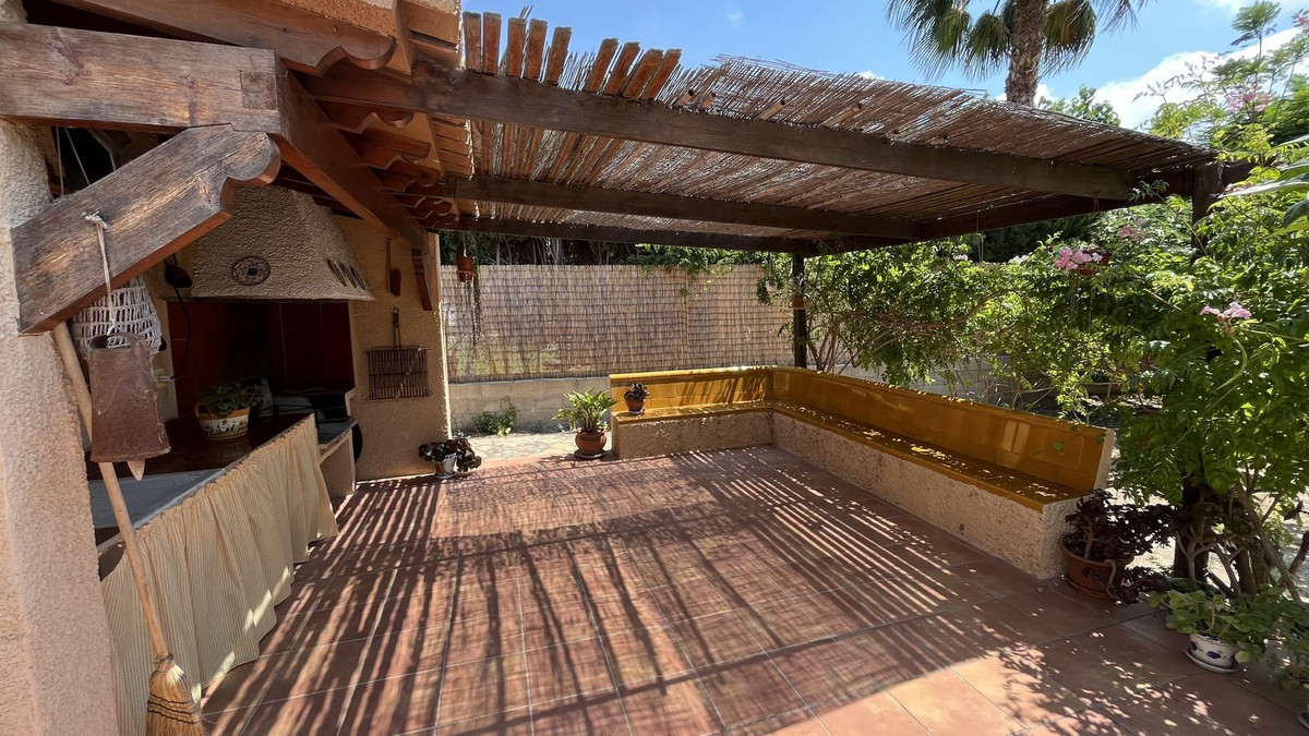 Se vende Villa - Chalet de 4 dormitorios en Costa Blanca, Alicante, España