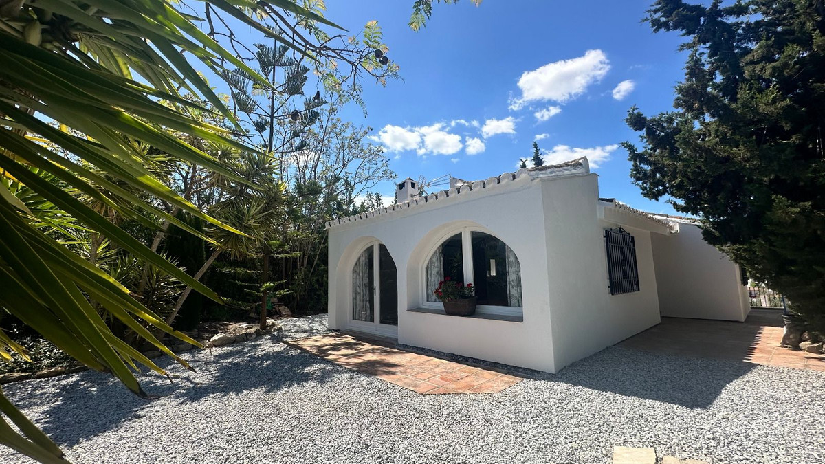 2 Bed Townhouse for sale in La Viñuela Costa Del Sol East, Málaga, Spain