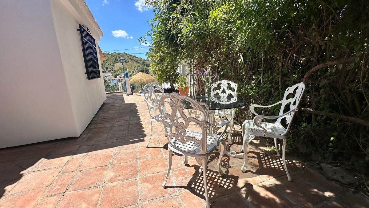 2 Bed Townhouse for sale in La Viñuela Costa Del Sol East, Málaga, Spain
