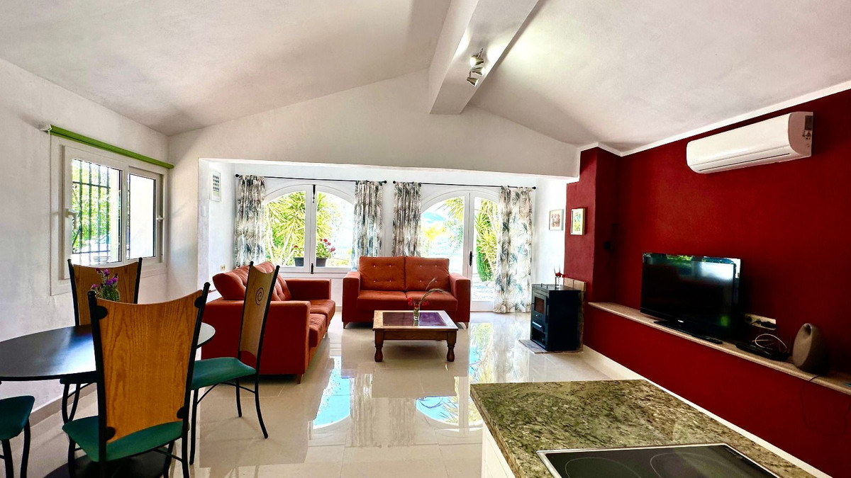 2 Bed Townhouse for sale in La Viñuela Costa Del Sol East, Málaga, Spain