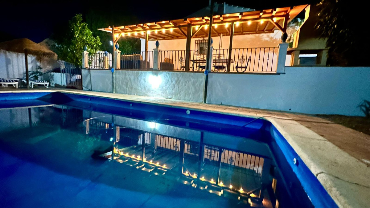 2 Bed Townhouse for sale in La Viñuela Costa Del Sol East, Málaga, Spain