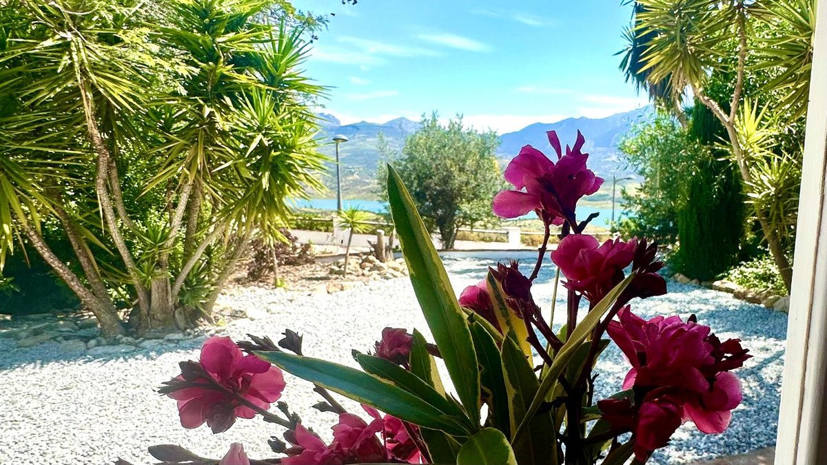 2 Bed Townhouse for sale in La Viñuela Costa Del Sol East, Málaga, Spain