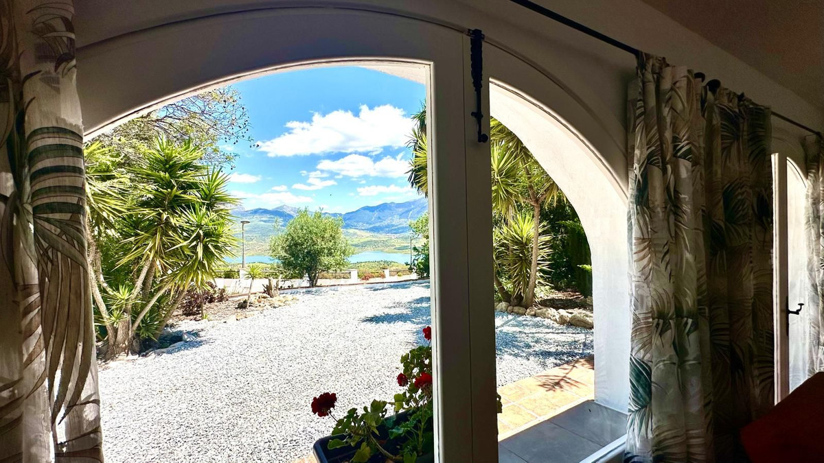 2 Bed Townhouse for sale in La Viñuela Costa Del Sol East, Málaga, Spain