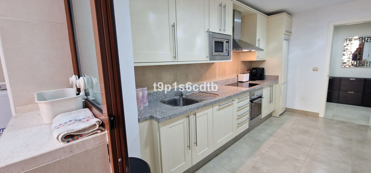 3 Bed Apartment for sale in Benahavís Costa Del Sol, Málaga, Spain