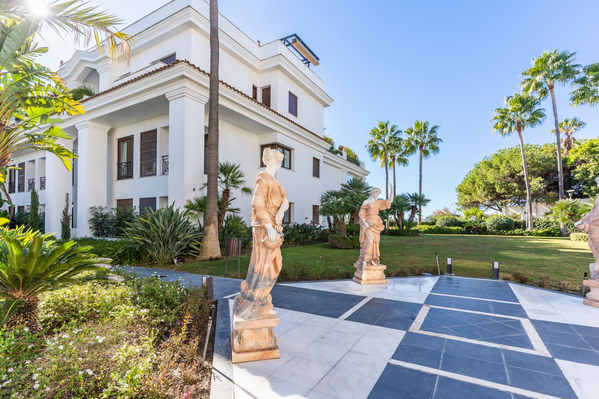 2 Bed Apartment for sale in Estepona Costa Del Sol, Málaga, Spain