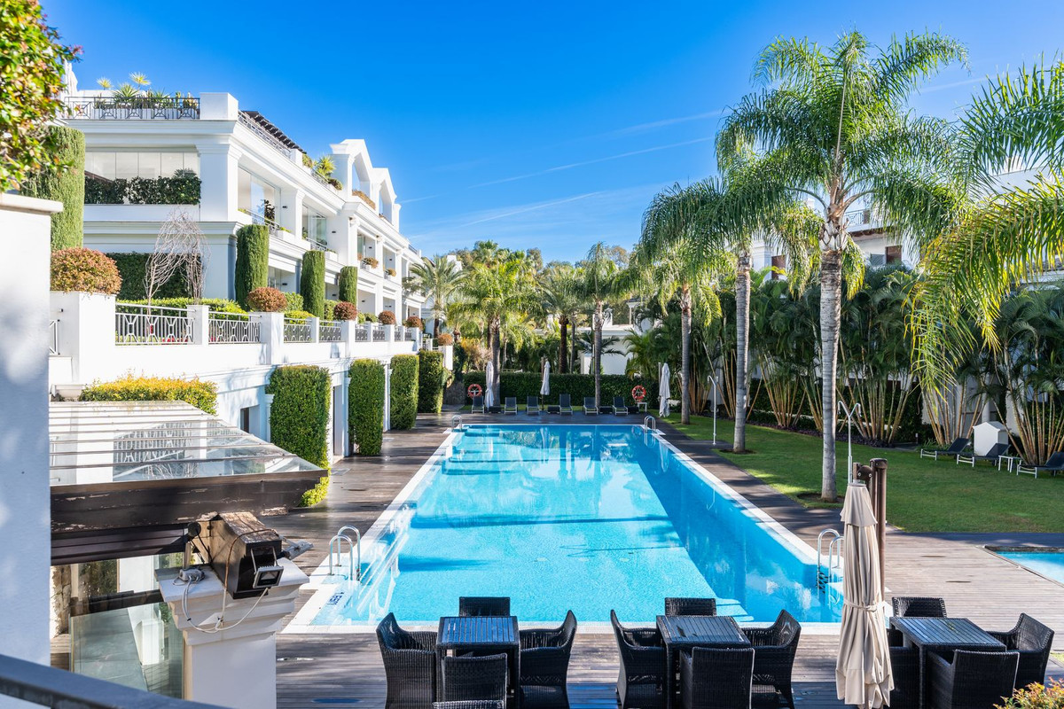 2 Bed Apartment for sale in Estepona Costa Del Sol, Málaga, Spain