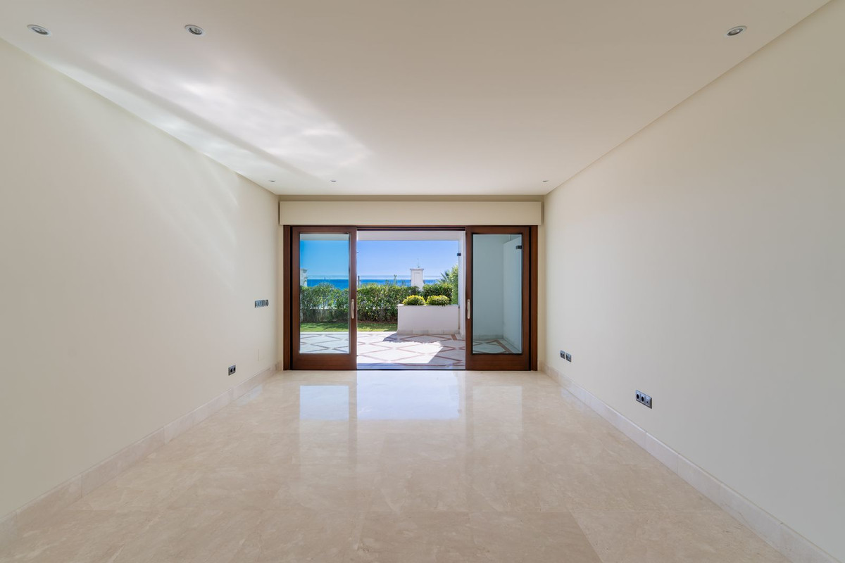 2 Bed Apartment for sale in Estepona Costa Del Sol, Málaga, Spain