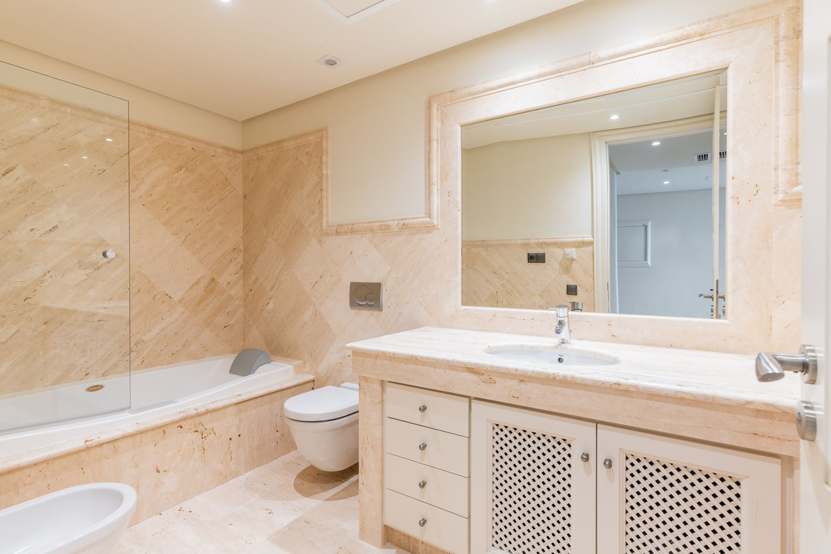 2 Bed Apartment for sale in Estepona Costa Del Sol, Málaga, Spain