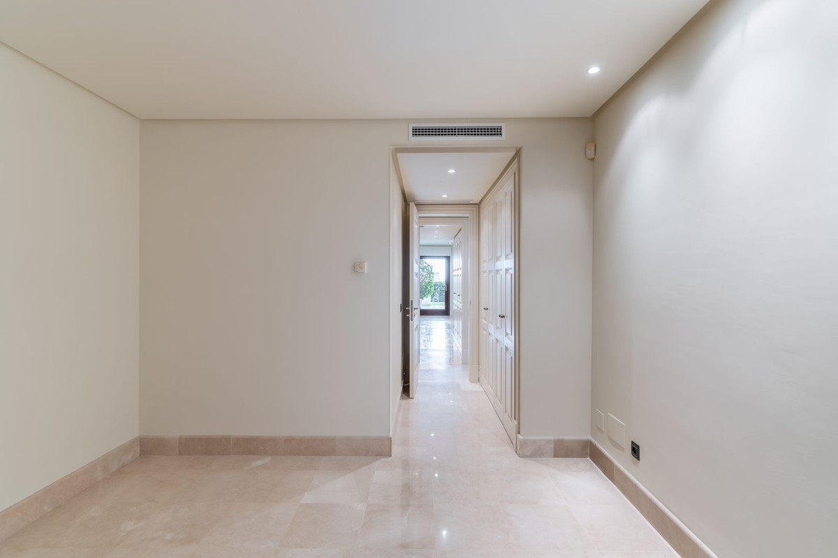 2 Bed Apartment for sale in Estepona Costa Del Sol, Málaga, Spain