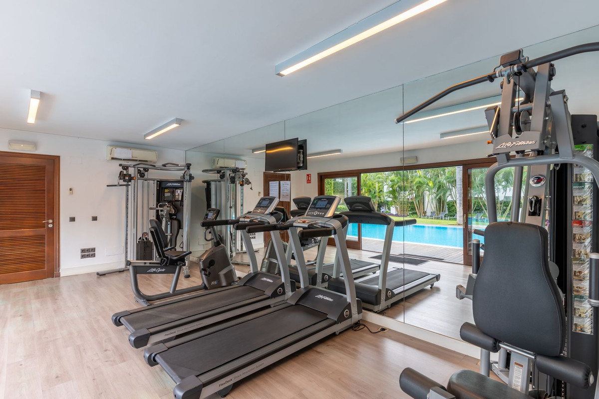 2 Bed Apartment for sale in Estepona Costa Del Sol, Málaga, Spain