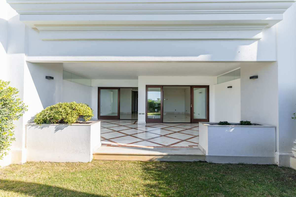 2 Bed Apartment for sale in Estepona Costa Del Sol, Málaga, Spain