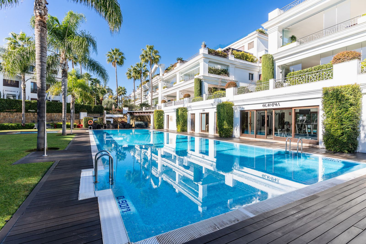 2 Bed Apartment for sale in Estepona Costa Del Sol, Málaga, Spain