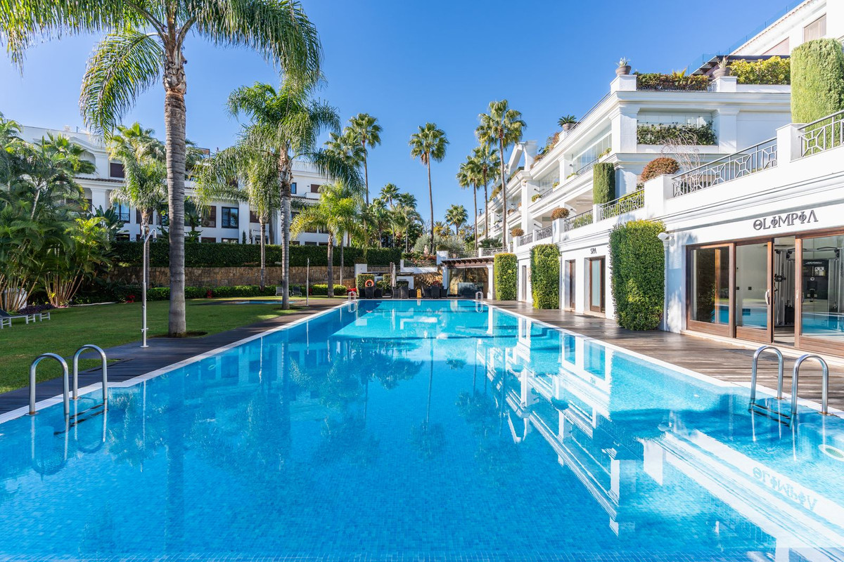 2 Bed Apartment for sale in Estepona Costa Del Sol, Málaga, Spain