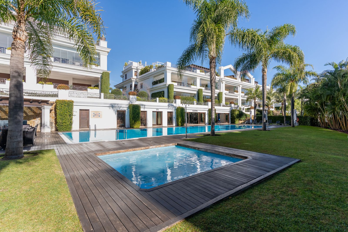 2 Bed Apartment for sale in Estepona Costa Del Sol, Málaga, Spain