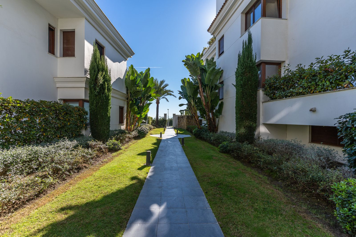 2 Bed Apartment for sale in Estepona Costa Del Sol, Málaga, Spain