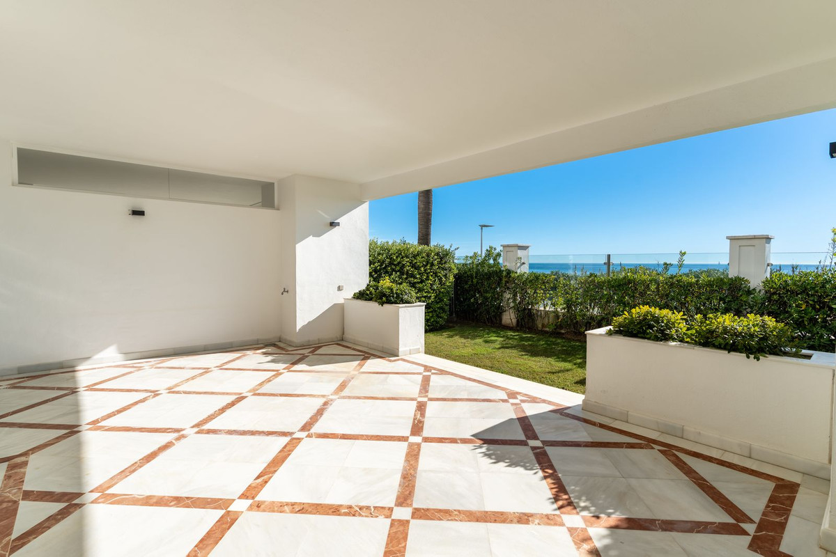2 Bed Apartment for sale in Estepona Costa Del Sol, Málaga, Spain