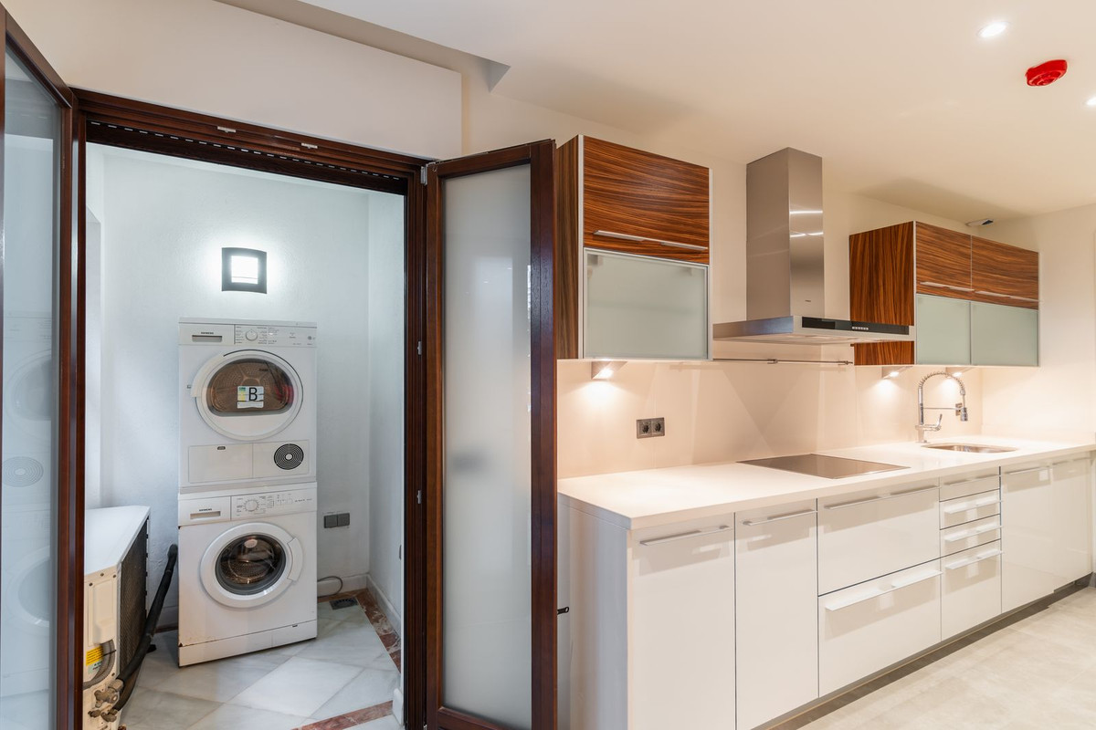 2 Bed Apartment for sale in Estepona Costa Del Sol, Málaga, Spain