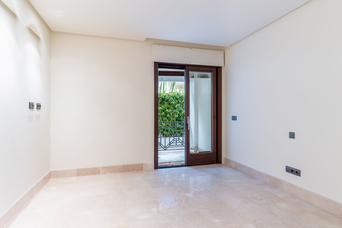 2 Bed Apartment for sale in Estepona Costa Del Sol, Málaga, Spain