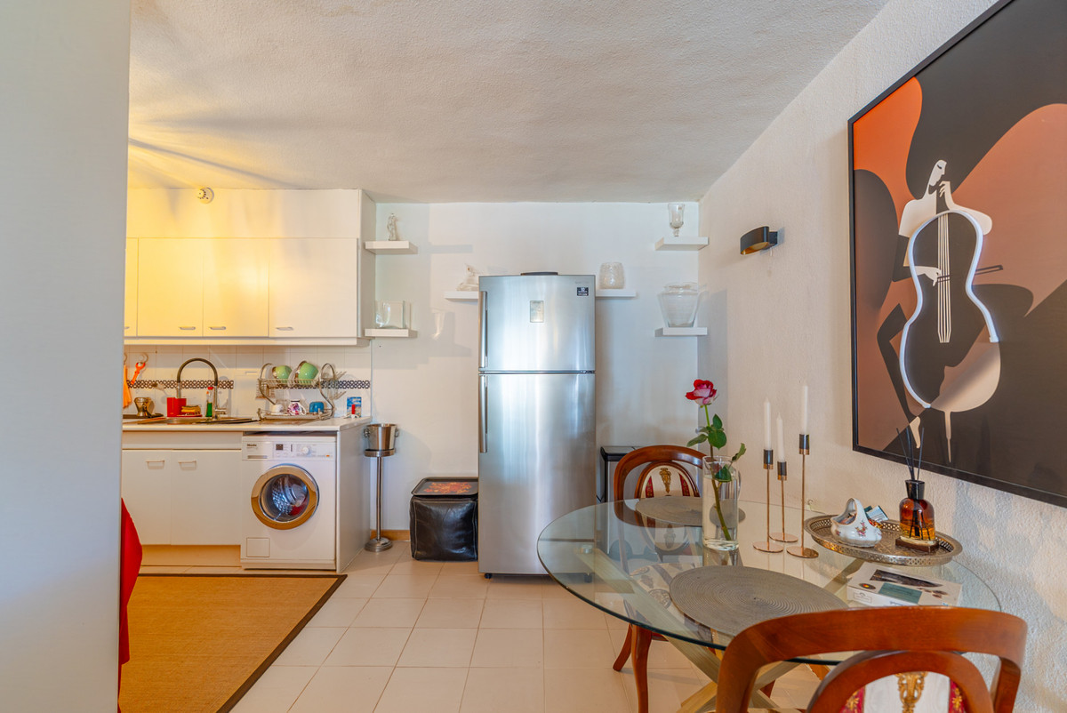 2 Bed Apartment for sale in Atalaya Costa Del Sol, Málaga, Spain