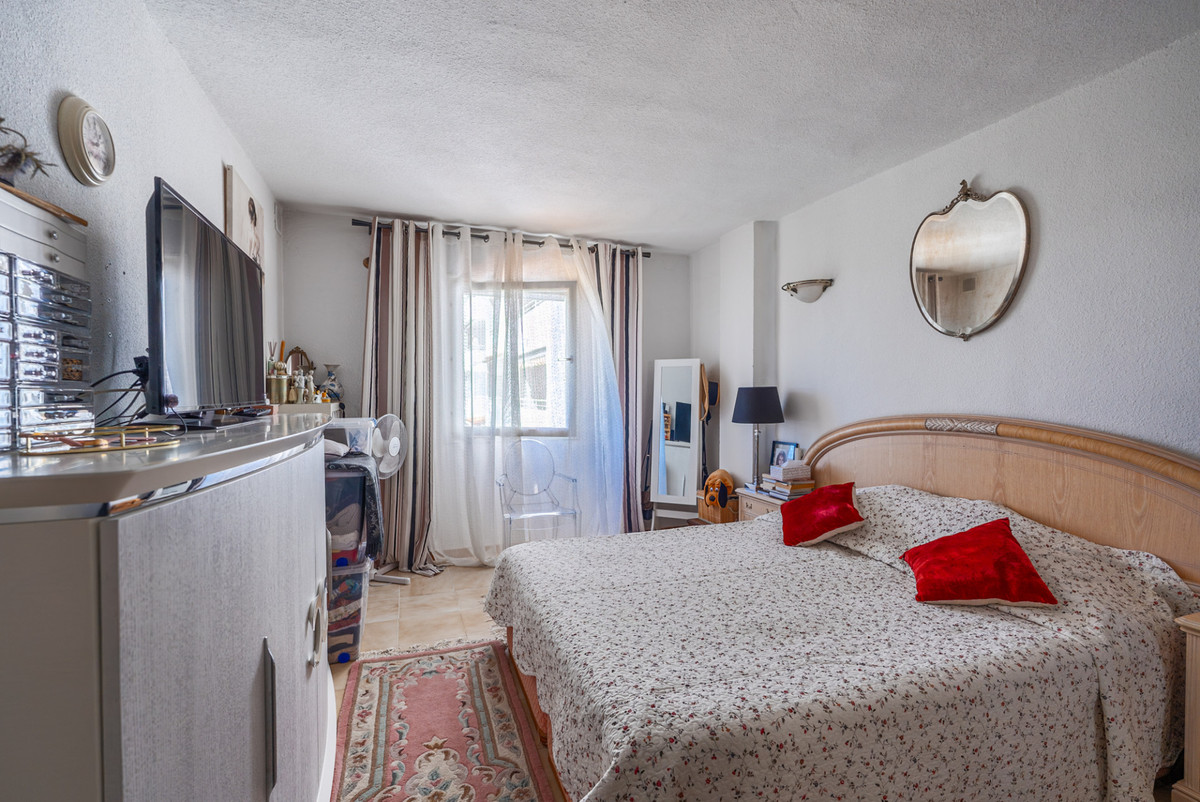 2 Bed Apartment for sale in Atalaya Costa Del Sol, Málaga, Spain