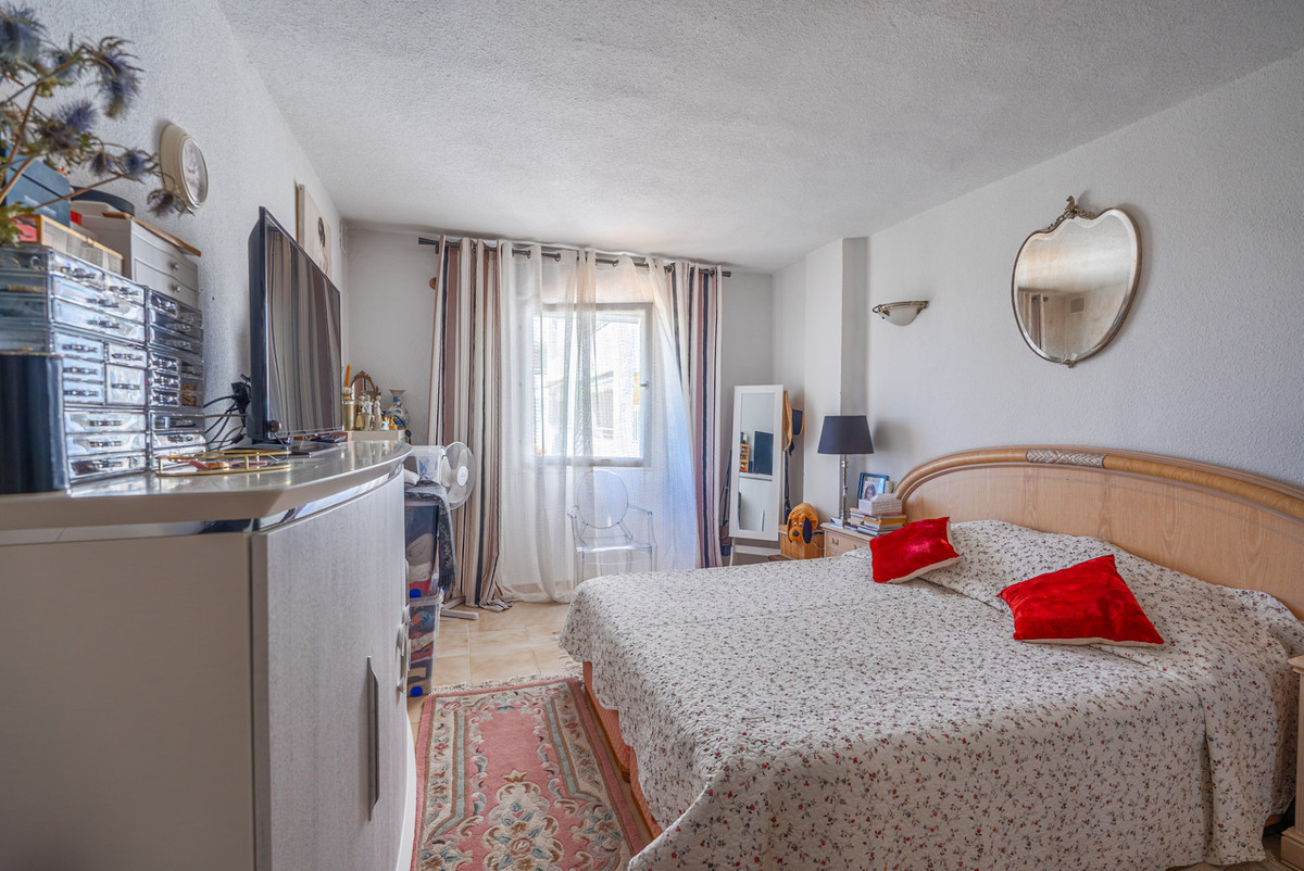 2 Bed Apartment for sale in Atalaya Costa Del Sol, Málaga, Spain